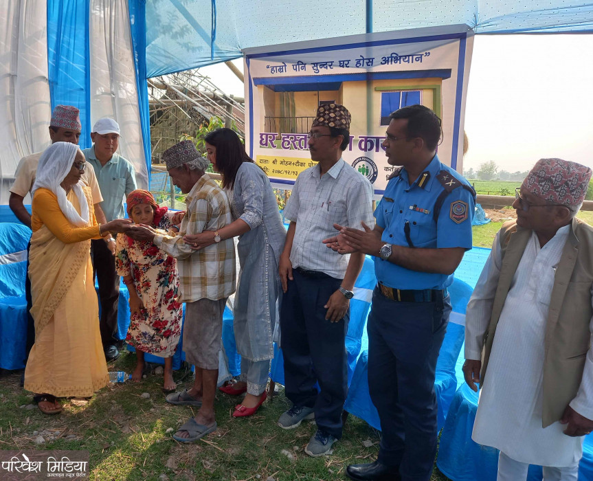 पोखरेल दम्पतीद्वारा वृद्ध गिरी दम्पतीलाई घर निर्माण