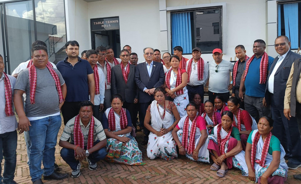 एमाले नेता थारु सहित ४० जना बढी माओवादीमा प्रवेश