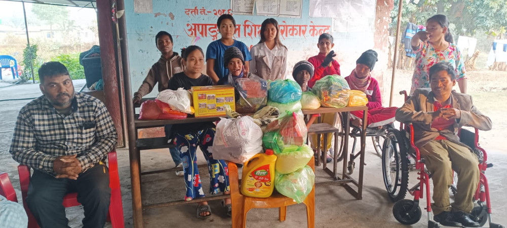 अपाङ्गता भएका बालबालिकालाई इलाम-झापा मैत्री समाजको सहयोग