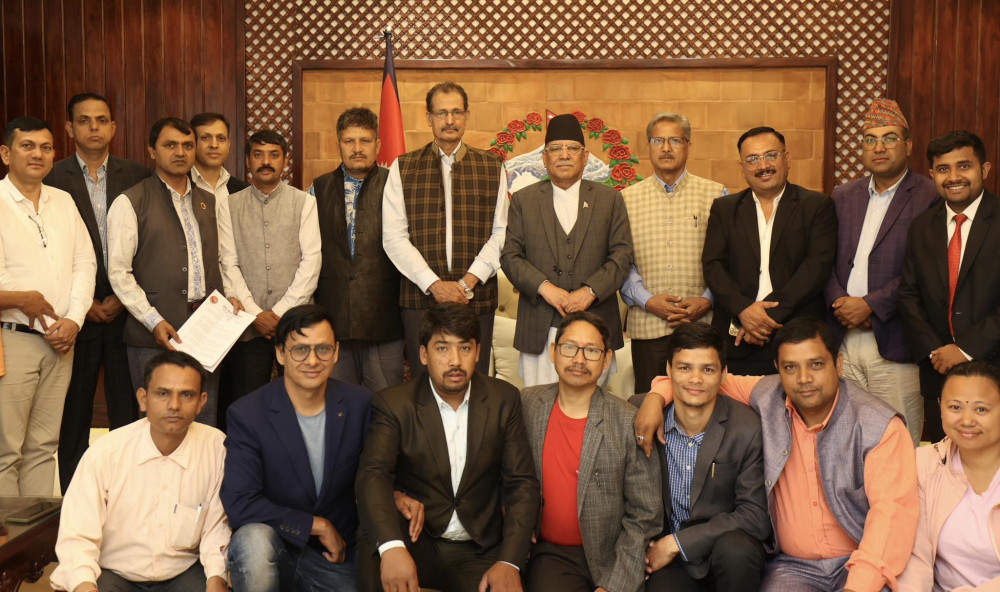 प्रेस सेन्टरले प्रधानमन्त्रीलाई बुझायो ध्यानाकर्षण पत्र