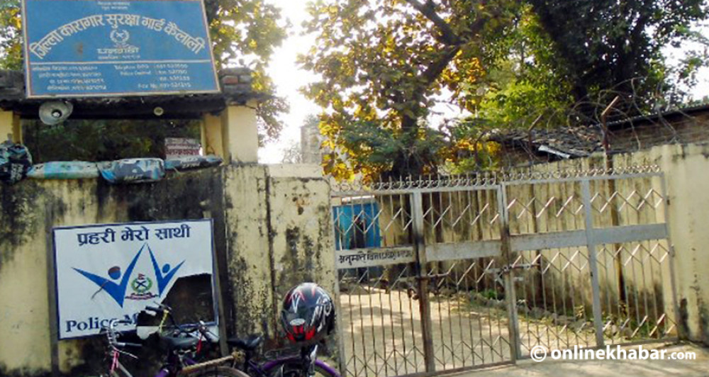 कारागारबाट ३३ थान मोबाइल बरामद, प्रहरीमाथि कैदिबन्दीले गरे आक्रमण