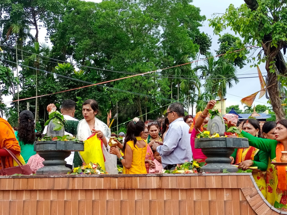 अर्जुनधारा जलेश्वर धाममा जल चढाउनेको घुँइचो (फोटो फिचर)