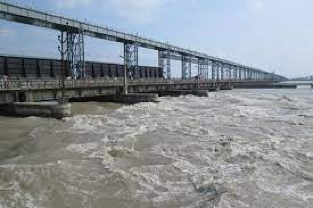 ठूला नदीमा पानीको बहाब उच्च, कोशीका ५६ वटै ढोका खोलियो