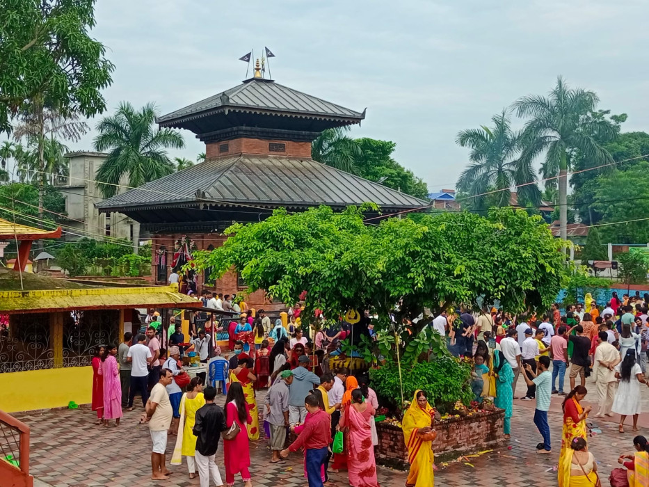 अर्जुनधारामा अन्तिम सोमबार : इलाम–झापा मैत्री समाज अर्जुनधाराद्वारा सर्वत वितरण