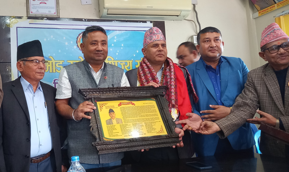 झापाका दर्जनौं संघसंस्थाद्वारा प्रजिअ पोखरेललाई सम्मान