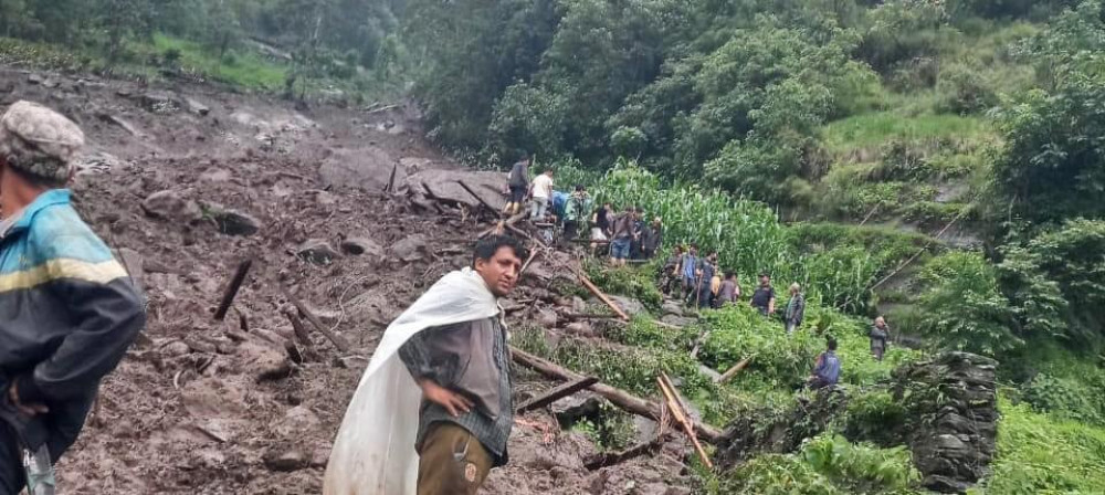 पहिरोले घर बगाउँदा ताप्लेजुङमा एकै परिवारका चार जनाको मृत्यु
