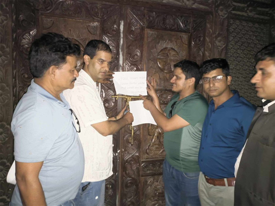 मध्यरातमा युनियनले लगायो महासंघमा ताला, निर्वाचन कार्यक्रम अन्योलमा