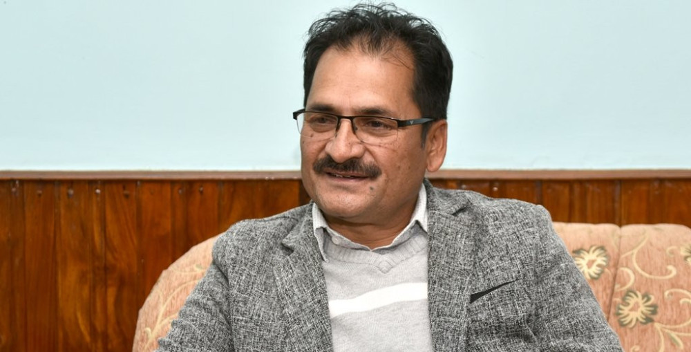 मणि थापा एक बर्षपछि एमालेबाट पदमुक्त, माओवादी मै फर्किने संकेत