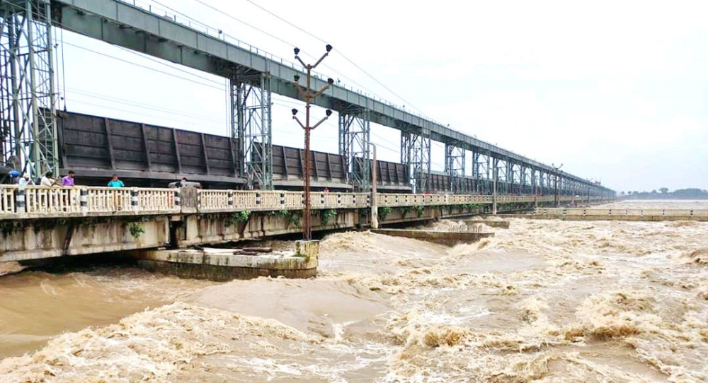 कोशी ब्यारेजको पुलबाट आवागमन बन्द