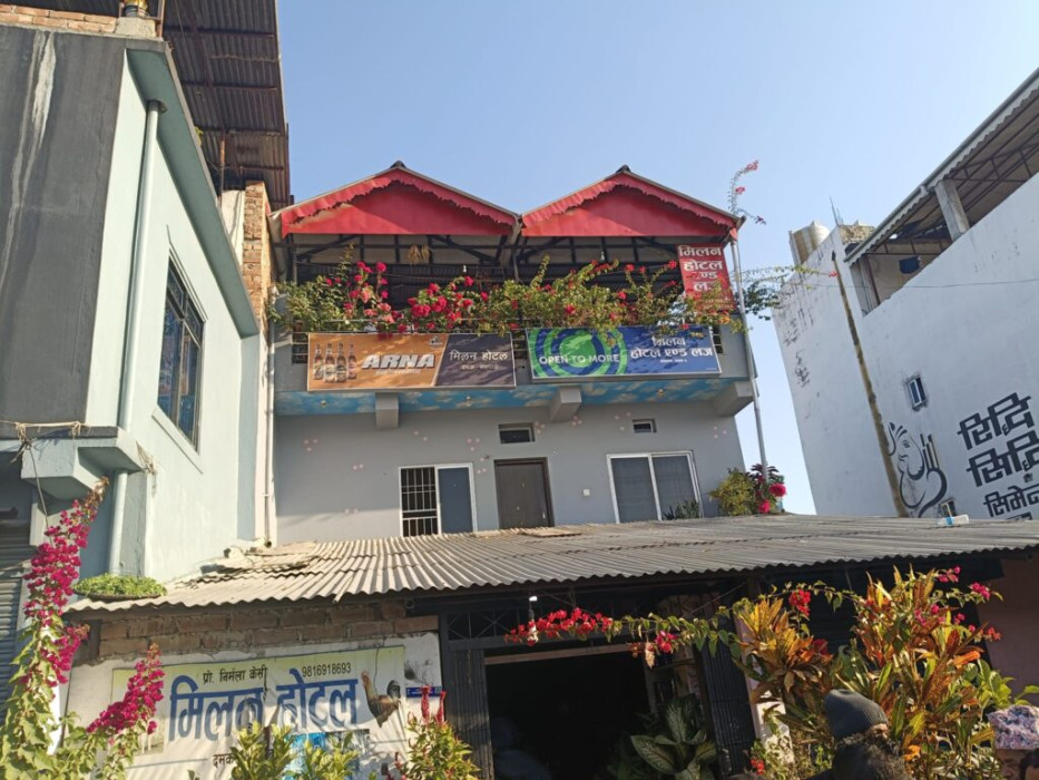 दुई जना युवतीसँग होटलमा बास बसेका युवक मृत फेला