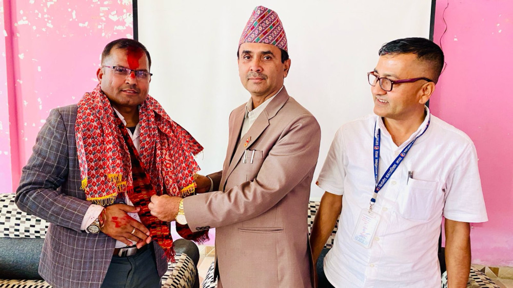 बिर्तामोडमा हाजिर भए प्रमुख प्रशासकीय अधिकृत मिश्र