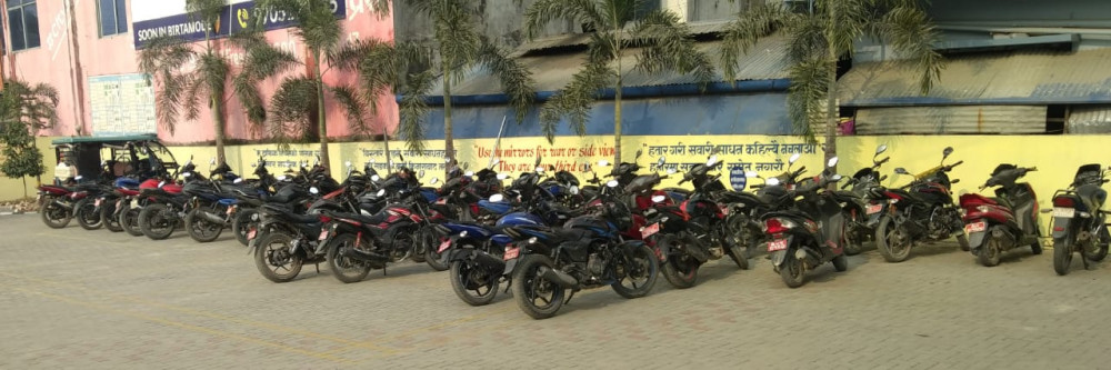 शुक्रबार झापामा ४२७ वटा सवारी साधन र ७ जना मानिस प्रहरी नियन्त्रणमा