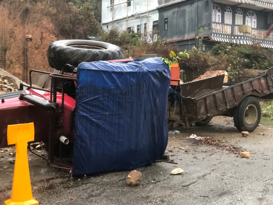 ट्याक्टर चोरेर लाँदालाँदै दुर्घटना, चालकको मृत्यु