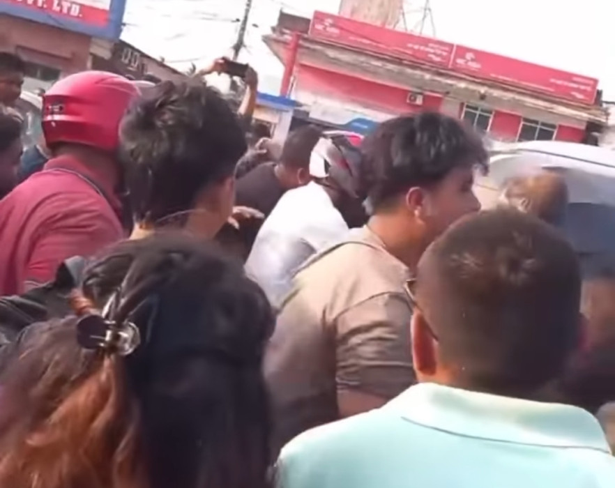 यात्रुमाथि कुटपिट गर्ने बसका सहचालक प्रहरी नियन्त्रणमा