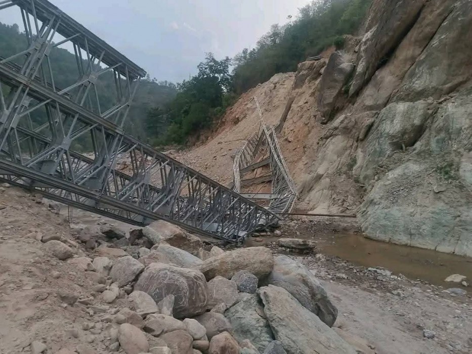 हेवा खोलाको निर्माणाधिन बेलिब्रिज भाँच्चिदा ६ जना घाइते, ४ जनाको अवस्था गम्भीर
