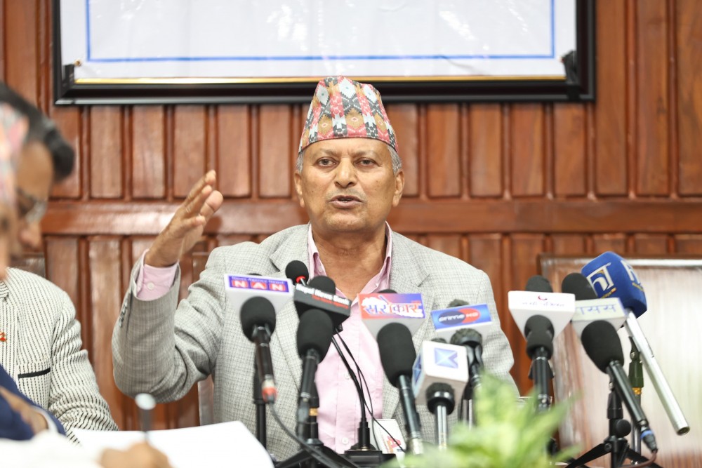 ३२ लाख घुस प्रकरणमा मुछिएका मन्त्री अधिकारीले राजिनामा नदिने