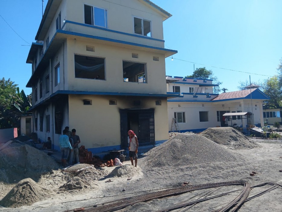 बिर्तामोडमा प्रहरी भवनको पुनर्निर्माण द्रुत गतिमा, सहयोग धमाधम जुट्दै