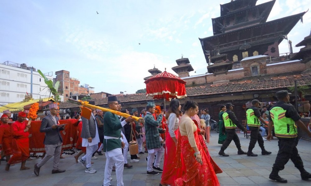 आज घरघरमा फुलपाती भित्र्याइँदै