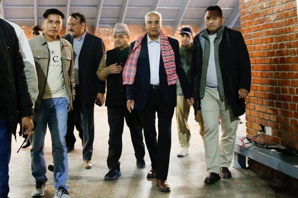 देउवा दम्पति उपचार पश्चात स्वदेश फिर्ता