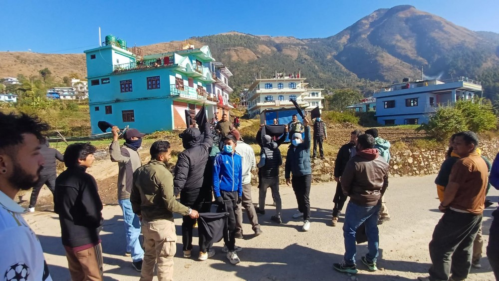 जनार्दन शर्मालाई गृह जिल्लामा कालो झण्डा