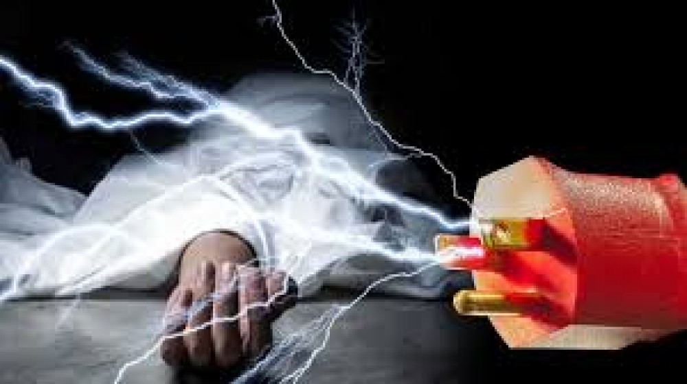 सिसि क्यामेराको तार तान्दा करेन्ट लागेर मृत्यु